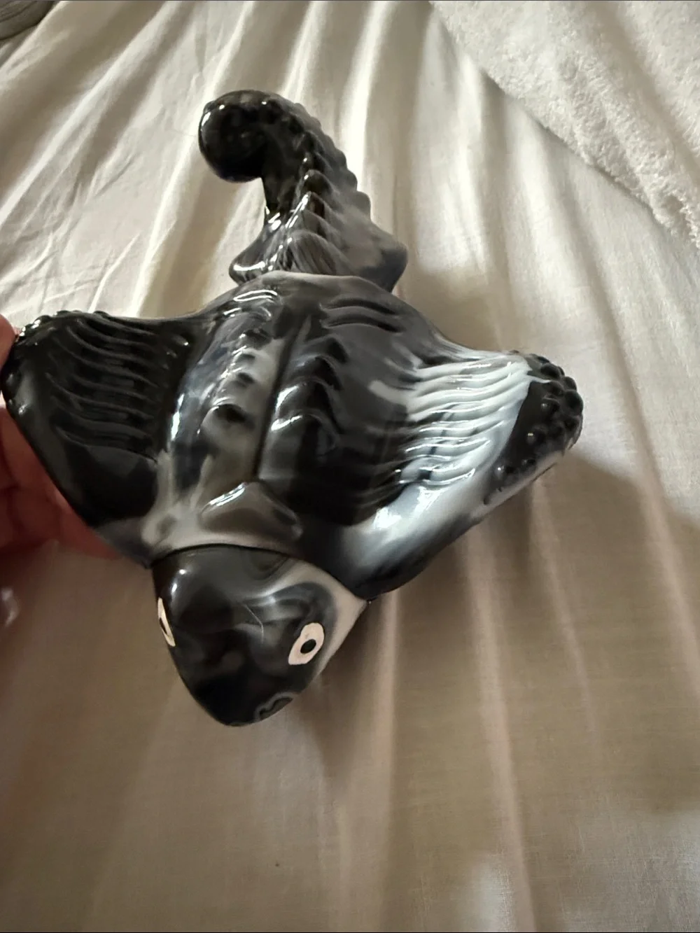 Black and White Ceramic Stingray Reptile Habitat Ornament